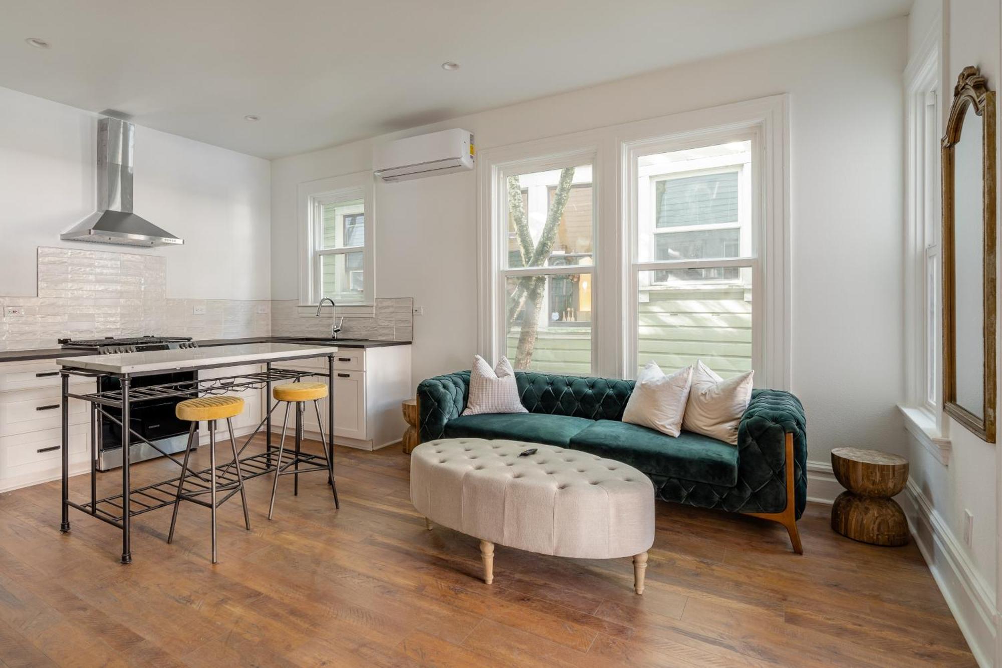Collection - The Retrouvailles Suite- Espresso & Craft Brews Holiday home Portland