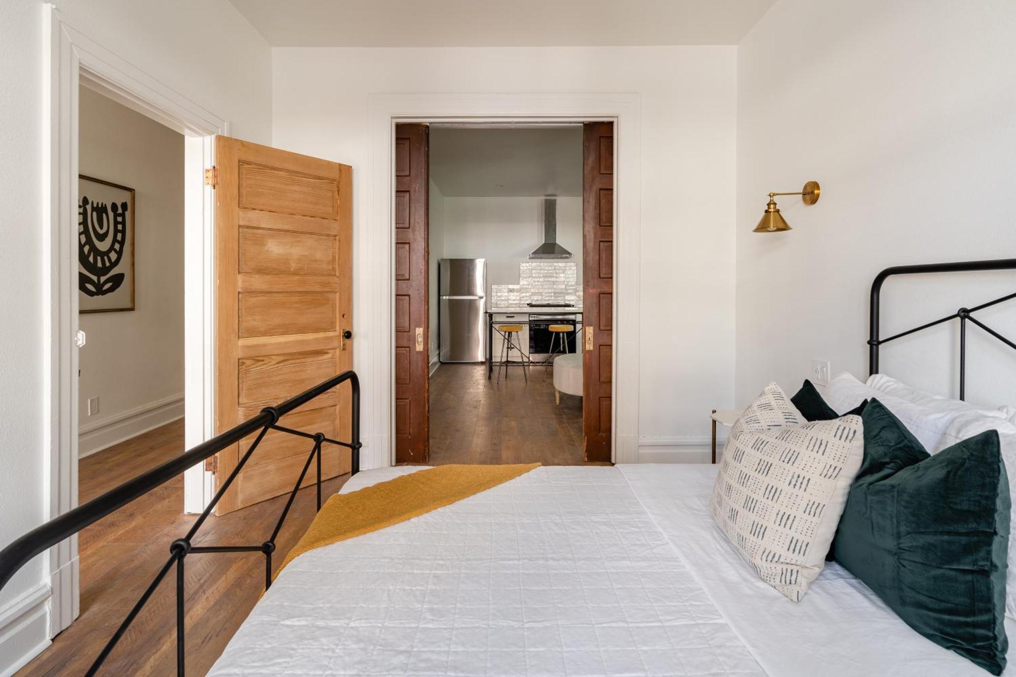 Holiday home Collection - The Retrouvailles Suite- Espresso & Craft Brews Portland