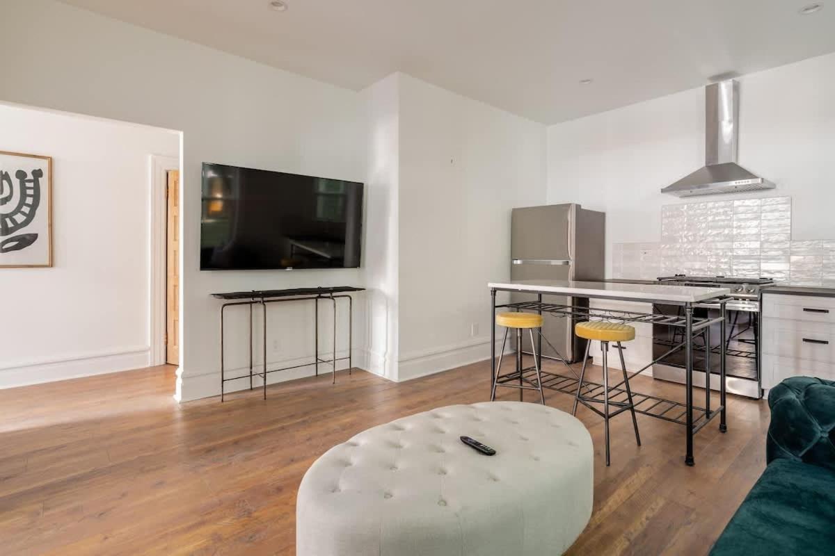 - The Retrouvailles Suite- Espresso & Craft Brews Apartment