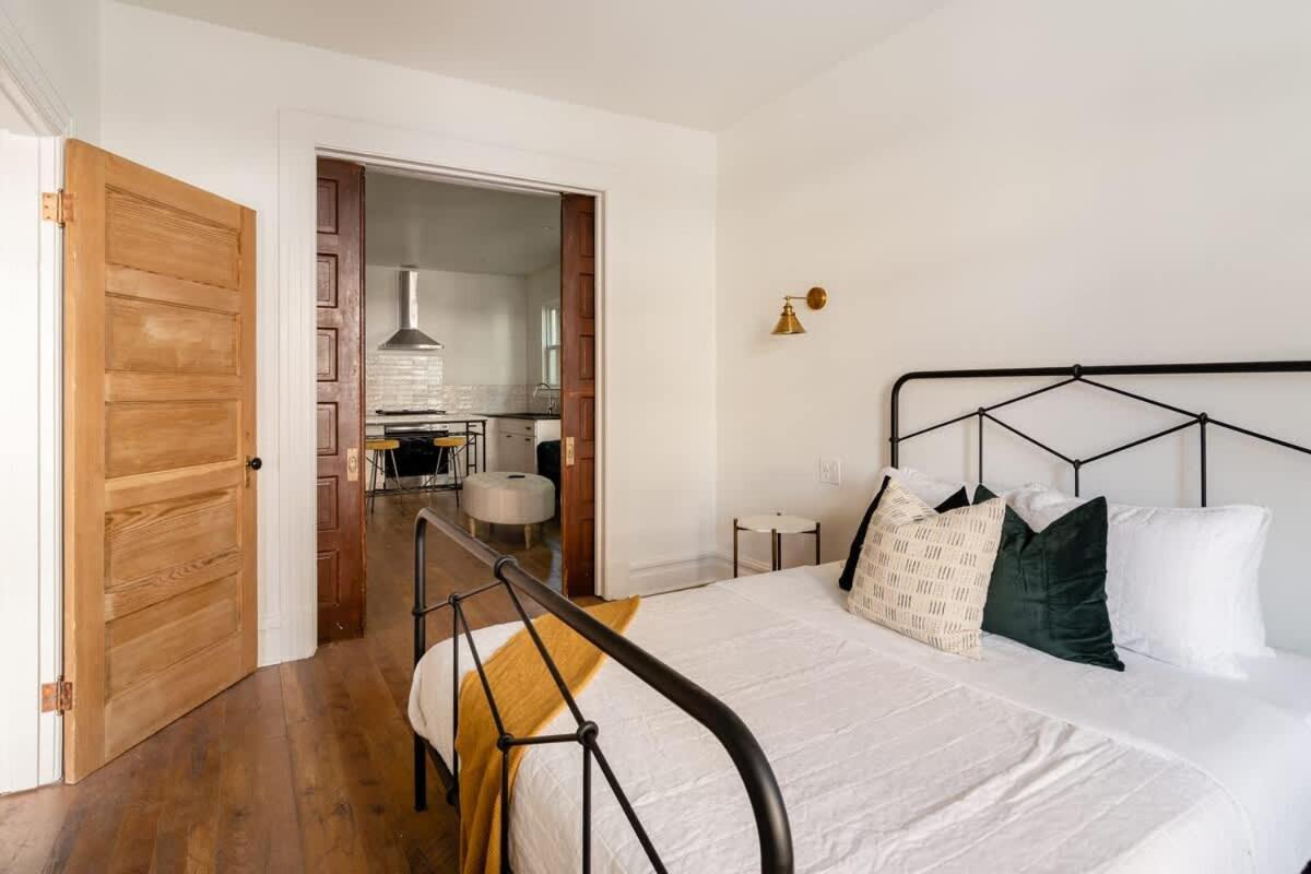 Apartment - The Retrouvailles Suite- Espresso & Craft Brews *