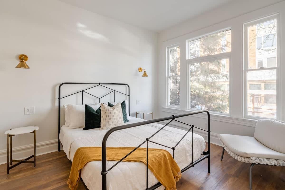 - The Retrouvailles Suite- Espresso & Craft Brews Apartment *